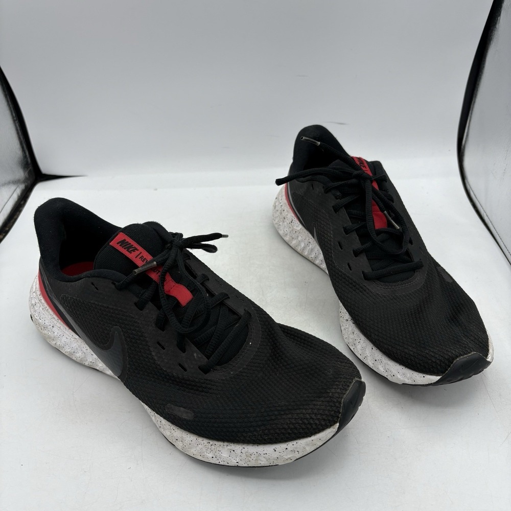 Nike Shoes Mens Size 10.5 Revolution 5 Road Run Sneakers Black Red Anthracite
